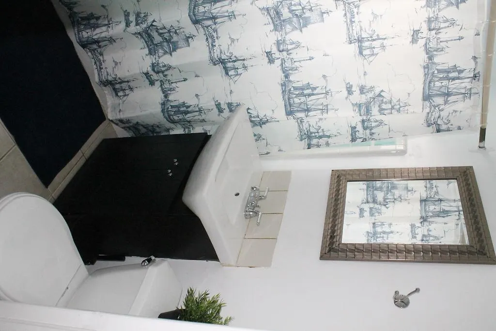 Adib Apartments - 625 Borthwick Ave, Unit 9 Ottawa