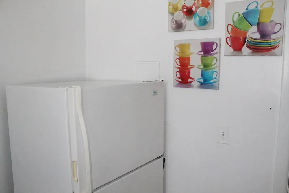Adib Apartments - 625 Borthwick Ave, Unit 9 Ottawa 0*,  Canada